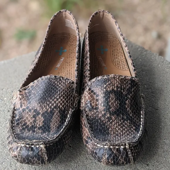 Baretraps Posture Plus  &quot;Ownah&quot; brown/black leather snakeskin flats/loafers sz 7