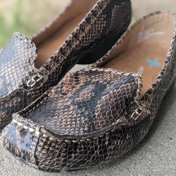 Baretraps Posture Plus  &quot;Ownah&quot; brown/black leather snakeskin flats/loafers sz 7
