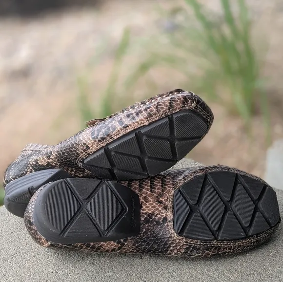 Baretraps Posture Plus  &quot;Ownah&quot; brown/black leather snakeskin flats/loafers sz 7
