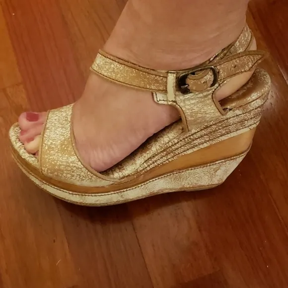 BED Stu Platform &amp; Wedge Sandals EUC Tan &amp; White