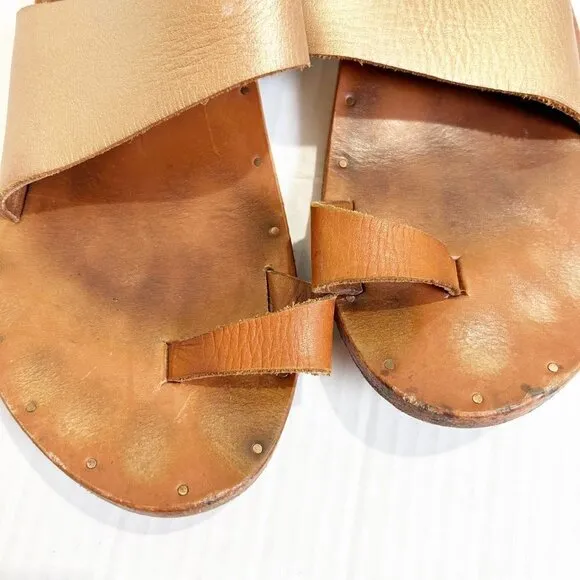 Beek Finch Leather Toe Ring Sandals Size 10 Two Toned Toe Strap