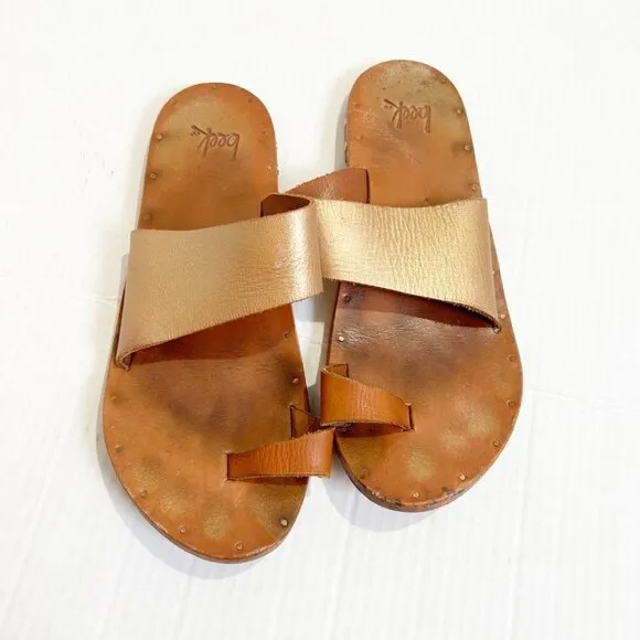 Beek Finch Leather Toe Ring Sandals Size 10 Two Toned Toe Strap