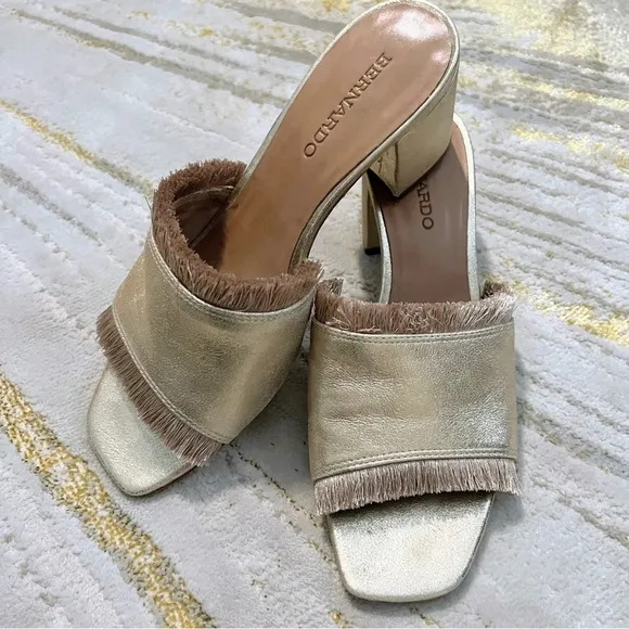 Bernardo Bryn Metallic Fringed Gold Mule Clog Slip on Sandal Slide Shoes Size 9m