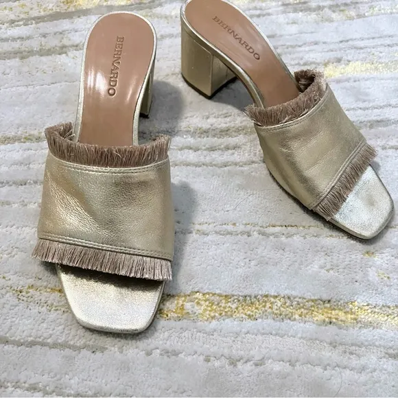 Bernardo Bryn Metallic Fringed Gold Mule Clog Slip on Sandal Slide Shoes Size 9m