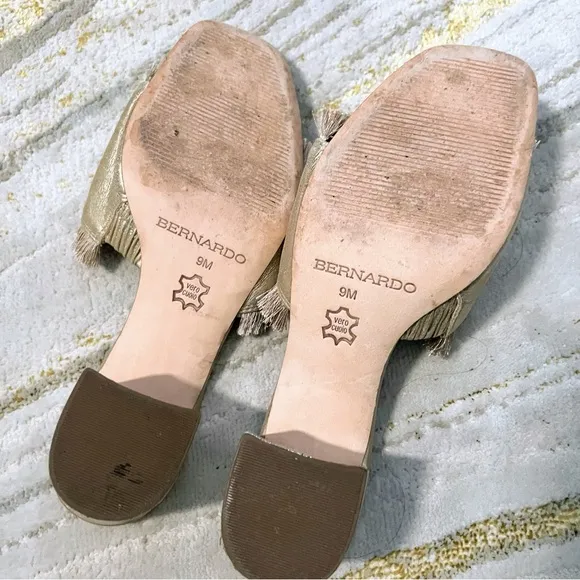 Bernardo Bryn Metallic Fringed Gold Mule Clog Slip on Sandal Slide Shoes Size 9m