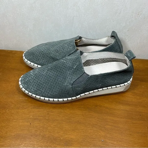 Bernie Mev. Gray Blue Flats with Woven Upper and Slip-On Design