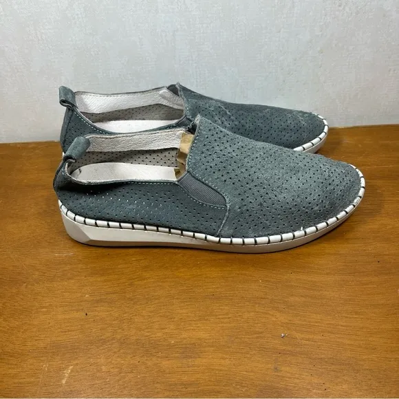Bernie Mev. Gray Blue Flats with Woven Upper and Slip-On Design