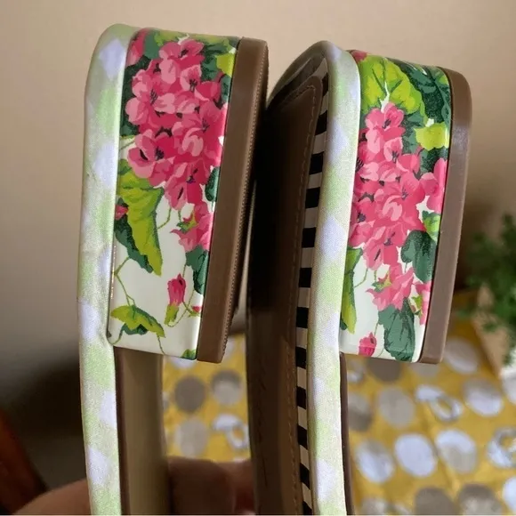Betsey Johnson Alivia ruffle floral slides size 8M