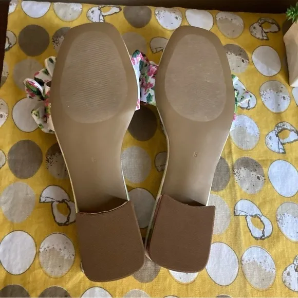 Betsey Johnson Alivia ruffle floral slides size 8M