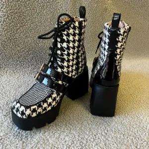 Betsey Johnson Ankle Boots Women 8 Black White Houndtooth Sequins Platfom Buckle