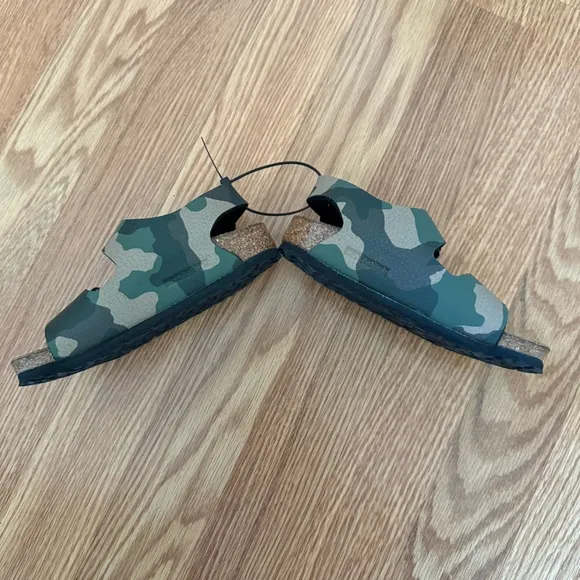 Birkenstock Milano Kids Birko-Flor Desert Soil Camo Khaki Sandals Sz EU 26 US 8