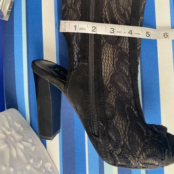Black lace over the knee chunky high heel peep toe booties boots sandals sz 6