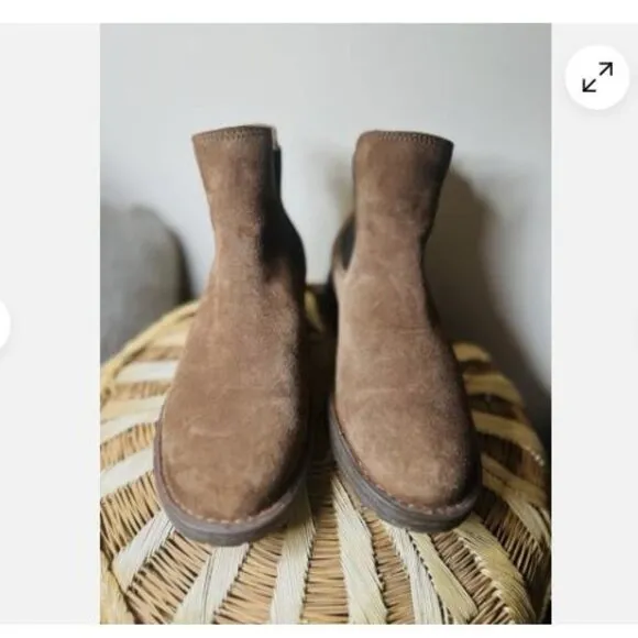 Born Cove Chelsea Boots Womens 9 Brown Suede Pull On Ankle Bootie Shoes