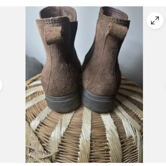 Born Cove Chelsea Boots Womens 9 Brown Suede Pull On Ankle Bootie Shoes