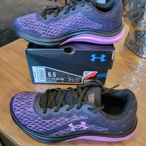 💜BOXED💜 WOMENS UNDER ARMOUR LIQUIFY REBEL RUNNING SHOES 6.5  BLK/PURPLE