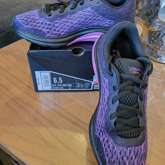 💜BOXED💜 WOMENS UNDER ARMOUR LIQUIFY REBEL RUNNING SHOES 6.5  BLK/PURPLE