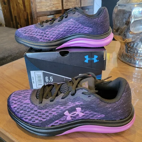 💜BOXED💜 WOMENS UNDER ARMOUR LIQUIFY REBEL RUNNING SHOES 6.5  BLK/PURPLE