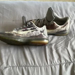 Boys Nike Kobe Bryant Shoes. Size 5