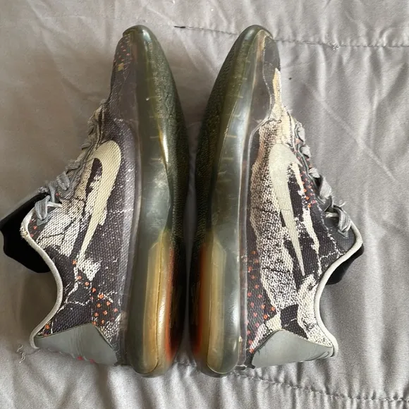Boys Nike Kobe Bryant Shoes. Size 5