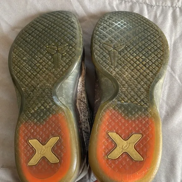 Boys Nike Kobe Bryant Shoes. Size 5
