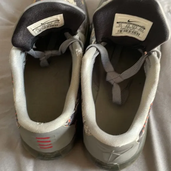 Boys Nike Kobe Bryant Shoes. Size 5