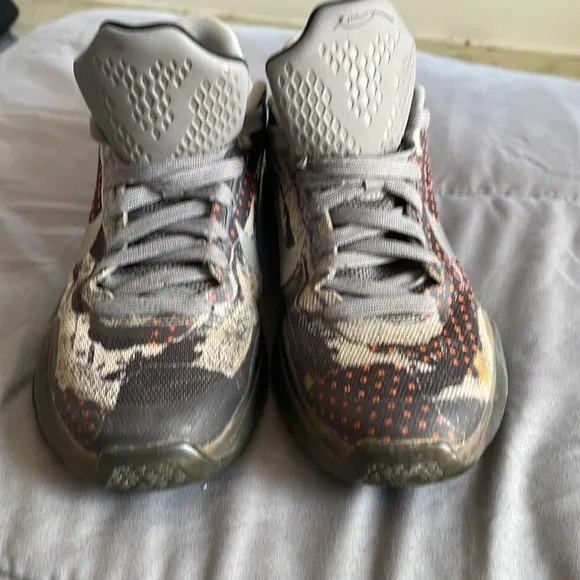 Boys Nike Kobe Bryant Shoes. Size 5