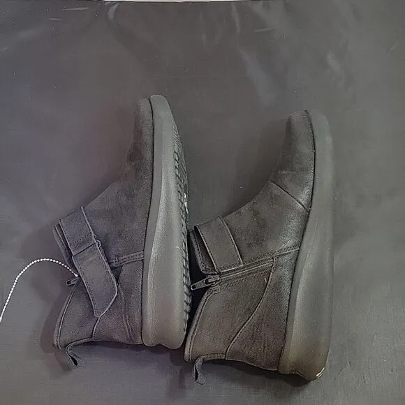 BRAND NEW CLOUDSTEPPERS BY CLARKS ADJUSTABLE BUCKLE ZIP CLOSURE ROUND TOE BOOTIE