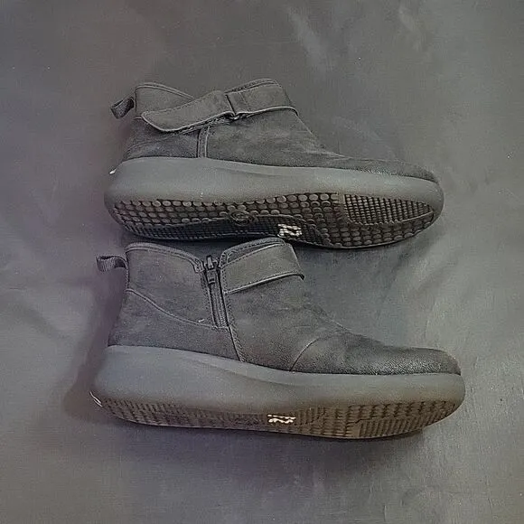 BRAND NEW CLOUDSTEPPERS BY CLARKS ADJUSTABLE BUCKLE ZIP CLOSURE ROUND TOE BOOTIE