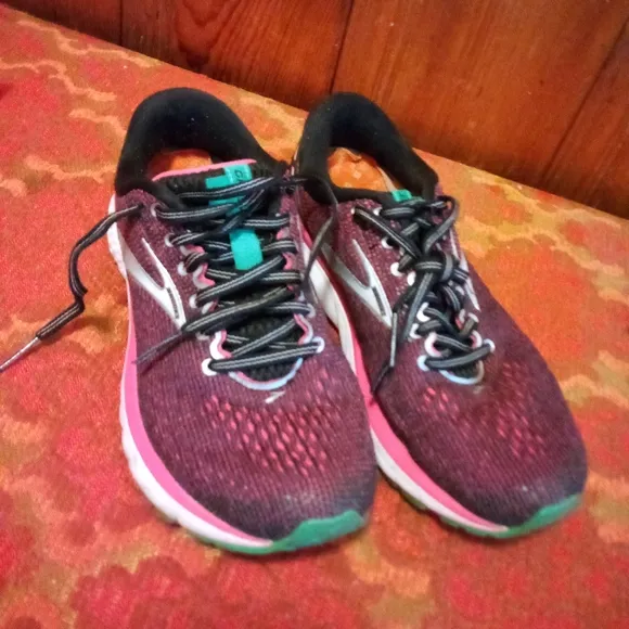 Brooks GHOST 11 Great Condition Running Shoes Pink Aqua Purple Black 6.5 Women's