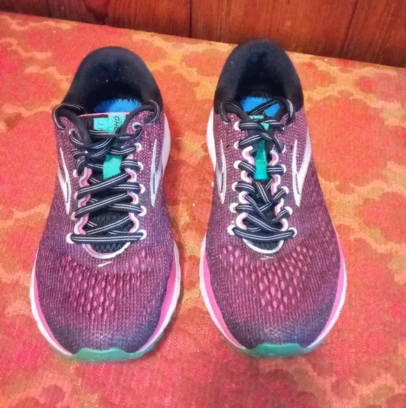 Brooks GHOST 11 Great Condition Running Shoes Pink Aqua Purple Black 6.5 Women's