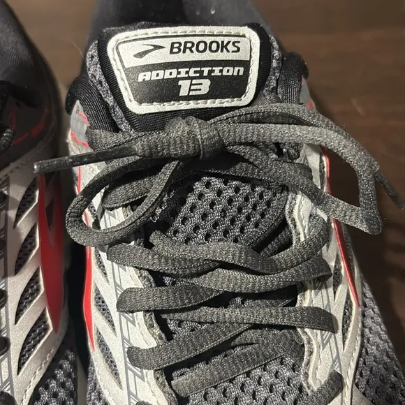 Brooks Gray Red Addiction 13 Running Comfort Shoes Size 11