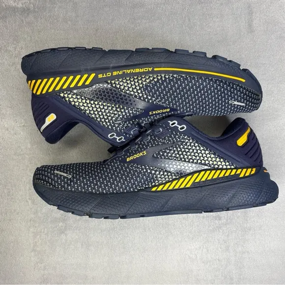 🔥🔥🔥Brooks Men's Athletic Shoes - Navy and Yellow Size: 9🔥🔥🔥