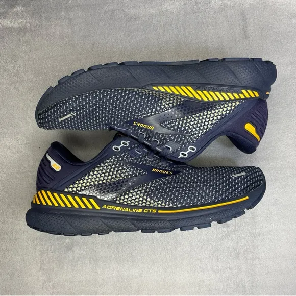🔥🔥🔥Brooks Men's Athletic Shoes - Navy and Yellow Size: 9🔥🔥🔥