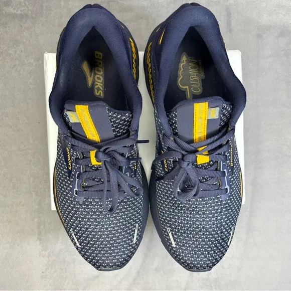 🔥🔥🔥Brooks Men's Athletic Shoes - Navy and Yellow Size: 9🔥🔥🔥