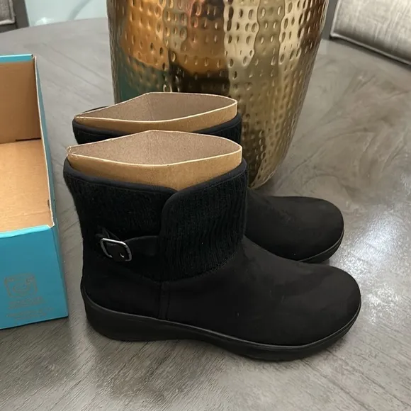 BZEES Gloria Womens Ankle Knit Booties