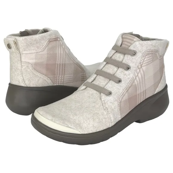 Bzees Womens Ankle Boots 7M Kick Back Taupe Cushioned Insole Arch Support