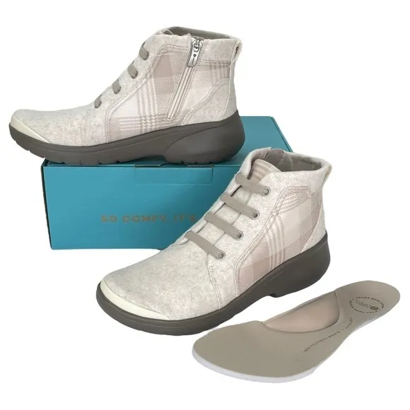 Bzees Womens Ankle Boots 7M Kick Back Taupe Cushioned Insole Arch Support