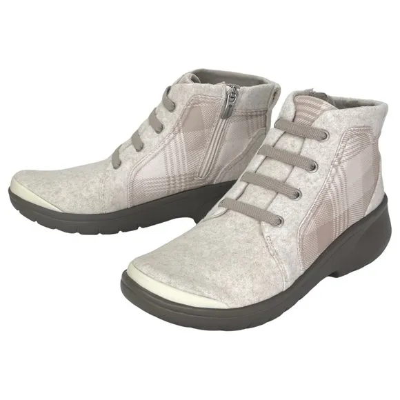 Bzees Womens Ankle Boots 7M Kick Back Taupe Cushioned Insole Arch Support