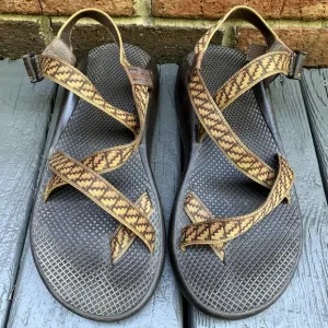Chaco Men's Z/2 Classic Toe Loop Slingback Brown Hiking Sport Sandals Size 11