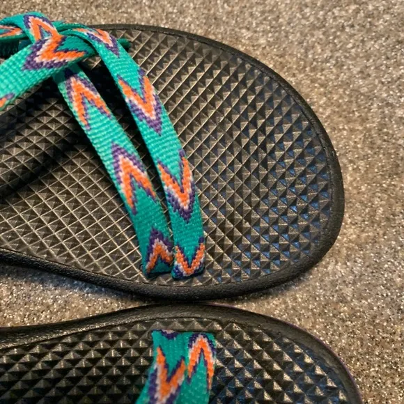 Chaco Sandals Girls Youth Size 2 in great condition. Please see all the pics!