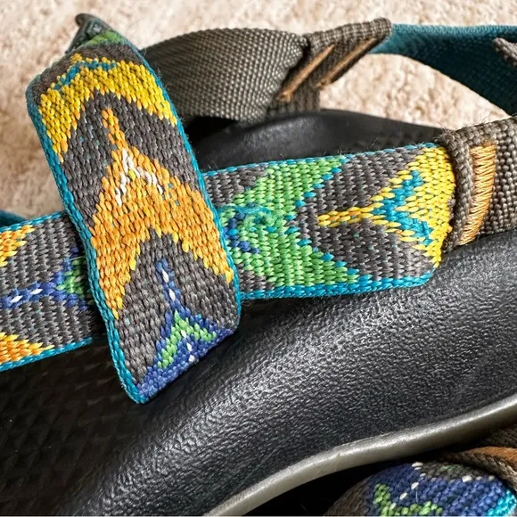 Chaco Z1 Kids Arrowhead Sandals Blue Green Yellow Size 3