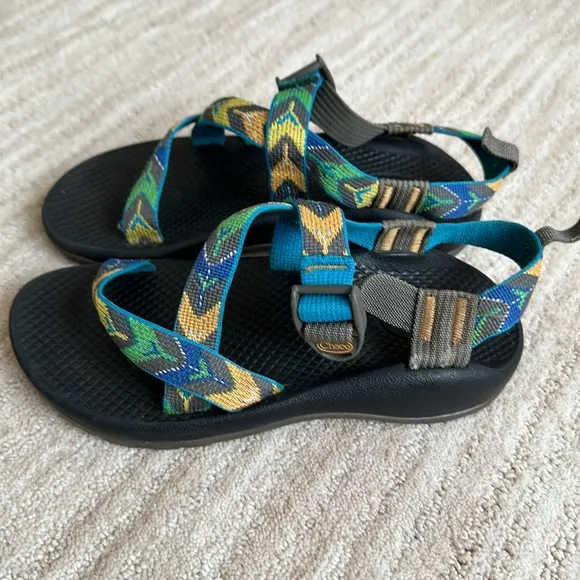 Chaco Z1 Kids Arrowhead Sandals Blue Green Yellow Size 3