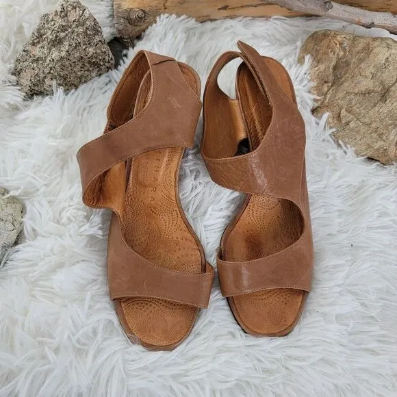 Chi mihara leather dorsay style leather wedge sandals