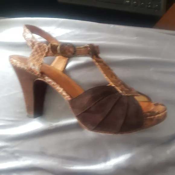 Chie Mihara Xope T strap brown suede &amp; leather animal print heels sandals 5