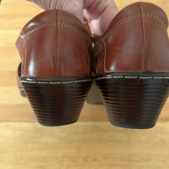 Clark’s Bendable Wendy River Brown Leather Camel Tan Fisherman Sandals Size 7.5