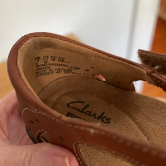 Clark’s Bendable Wendy River Brown Leather Camel Tan Fisherman Sandals Size 7.5