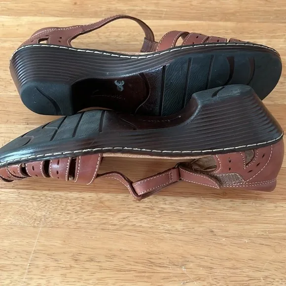 Clark’s Bendable Wendy River Brown Leather Camel Tan Fisherman Sandals Size 7.5