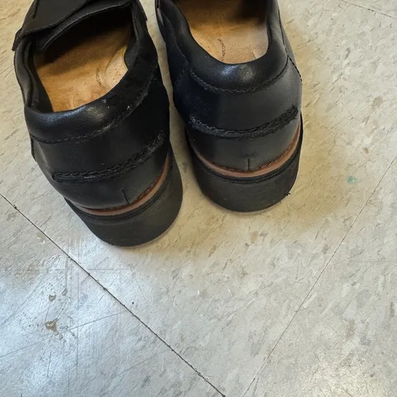 Clarks Black Platform Loafer Flats with Cushioned Comfort