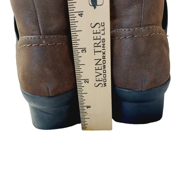 Clarks Caddell Rush Boot Size 6 Brown Leather Low Wedge Distress Comfy Botties