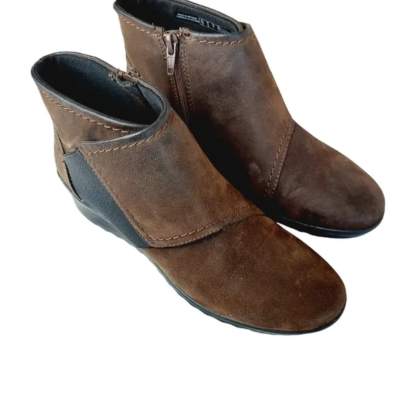 Clarks Caddell Rush Boot Size 6 Brown Leather Low Wedge Distress Comfy Botties